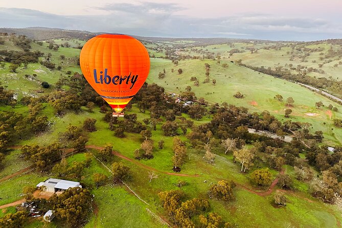 Yarra Valley Balloon Flight + Breakfast & Melbourne Pickup - The 4:00 a.m. start at Federation Square