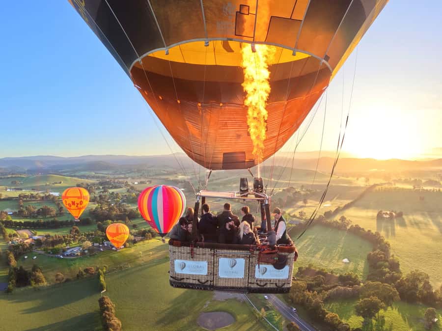 Yarra Valley: Hot Air Balloon Flight & Buffet Breakfast - Meeting before dawn at Balgownie Estate