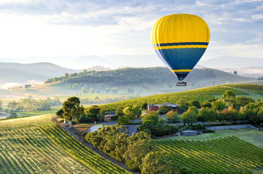 Yarra Valley: Hot Air Balloon Flight & Buffet Breakfast - Guides, safety, and the human side of the outing