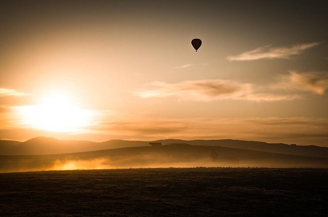 Yarra Valley sunrise balloon flight & champagne breakfast - The champagne breakfast finish